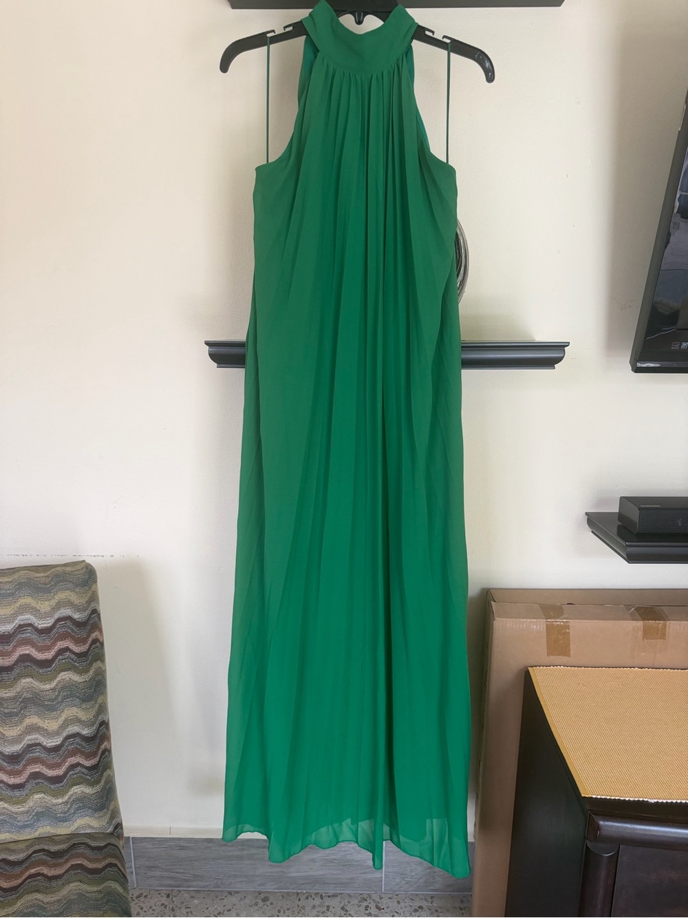 Elegant Emerald High-Neck Sleeveless Maxi Dress